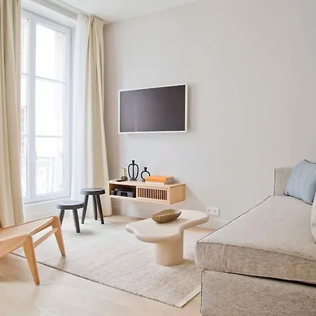 Margot - Luxury 2br Mouffetard Historic Heights Apartment Paris