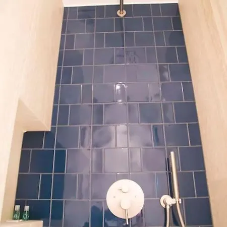 Apartment Margot - Luxury 2br Mouffetard Historic Heights Paris